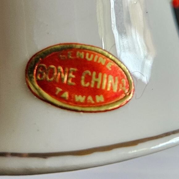 Vintage Bone China Taiwan Bell Poinsettia Flowers Holly Leaves Christmas Decor - Picture 7 of 7